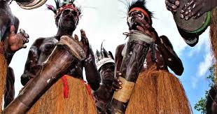 Masyarakat adat papua biasa memainkan alat musik ini bersama dengan alat musik lainnya untuk mengiringi tarian pesta adat oleh suku tehit. Jawaban Alat Musik Tifa Berasal Dari Daerah Ilmusiana