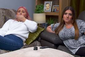 Villains stranz and fairchild van waldenberg fairly smolder with sexual tension for one another until they finally fling themselves at each other just as the police are hauling them away. Gogglebox Cast Ages How Old Are All The Family Members On The Show