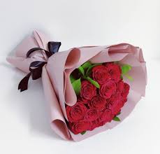 17 red roses bouquet for your lady