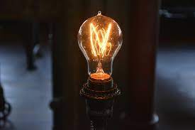 thomas edison patents the lightbulb