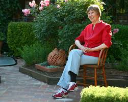 ros and her red shoes wele us into her garden