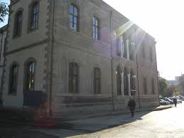 Ankara valisi abidin paşa tarafından 1897 yılında inşa ettirilen eski valilik binası ise cumhuriyetin ilk yıllarından bugüne ankara valiliği hizmet binası olarak kullanıldı. Ankara Valiligi Restorasyon Insaati Renktas Mimarlik