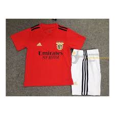En la tienda online de fútbol factory tenemos todas las camisetas de tus equipos y selecciones favoritas en tallas para adulto y niño. Camiseta Y Pantalon Ninos Benfica Primera Equipacion 2020 2021