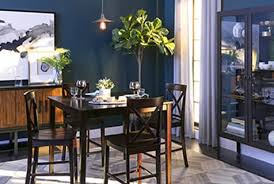 The blue sky, the dining table uses the beauty of nature to please the eye. Navy Blue Color Guide Elegance In Home Decorating Living Spaces