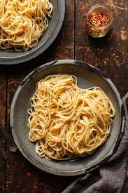 spaghetti aglio olio 3 ing 15 min