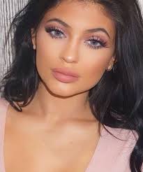 kylie jenner colored contact lenses