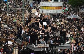 With between half a million and a million protesters it was one of the largest demonstrations in east german history and a milestone of the peaceful revolution. Silent Demo Protest Against Racism Berlin De