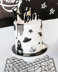 By @bregadeirodepanelacg rotating cake turntable: 200 Birthday Cakes For Men Ideas Birthday Cakes For Men Cakes For Men Homemade Birthday Cakes