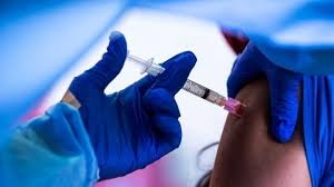 Σήμερα έχουν πραγματοποιηθεί, μέχρι τώρα, 26.000 εμβολιασμοί και από την πρώτη μέρα μέχρι σήμερα συνολικά 1.630. Anoigei Shmera H Platforma Emboliasmoy Gia Tis Eypa8eis Omades Ape Mpe