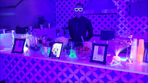 We would like to show you a description here but the site won’t allow us. Aniversario Neon Bar Barman E Bartender Youtube