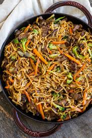 Add the beef in as even a layer as possible, taking care not to overlap the pieces too much. Beef Lo Mein Recipe Easy Beef Lo Mein Momsdish
