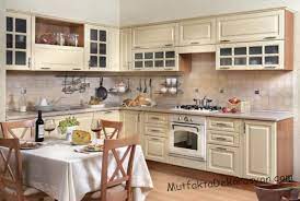 Ceviz mutfak dolapları tercih edilmiş siyah ve beyaz uyumu ile elde edilen şık bir mutfak tasarımıdır. Vizon Rengi Mutfak Dolaplari Ve Mutfak Dekorasyonu 50 Resim