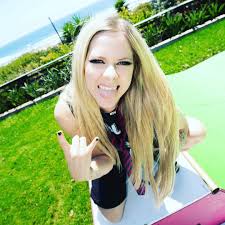 avril lavigne joins tiktok with a y2k