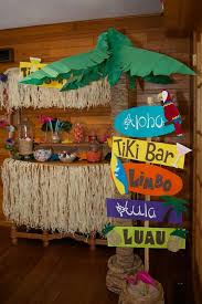 31 colorful luau party decor and
