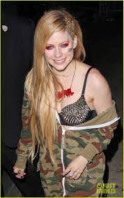 Avril Lavigne Flaunts Metal Spikes on Bra for Jimmy Kimmel: Photo 2955062  | Avril Lavigne Photos | Just Jared: Entertainment News