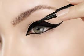 teach you how to apply eyeliner properly