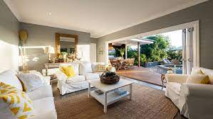 Untuk gaya ruang keluarga minimalis, peranan tata cahaya sangatlah penting. Akrabkan Diri Dan Keluarga Dengan Desain Ruang Keluarga Yang Nyaman Dan Santai Dengan Trik Ini