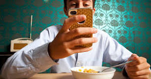 Can you look at your phone while eating?