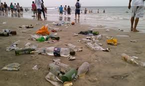 Resultado de imagen de playa contaminada