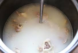 冬天“燉骨頭湯”2種調料不能放，很多人做錯了，難怪湯不鮮不白|豬骨|燉骨頭湯|骨頭湯