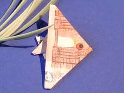 Origami tiere mit geld falten zur hochzeit. Geldscheine Falten Wie War S Mit Einem Fisch Basteln Gestalten
