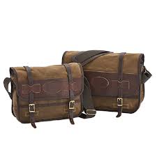 Enjoy style and functionality with this nomatic messenger bag. Frost River Vintage Messenger Bags
