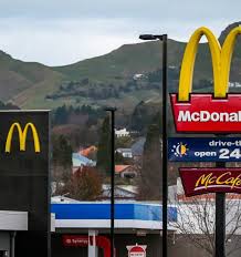 mcdonald s hiring 2000 kiwi workers on