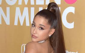 Ariana grande says she doesn't think she'll ever be able to talk about the manchester arena bombing without crying. Ariana Grande Stosst Sich Selbst Vom Thron Und Schreibt Pop Geschichte