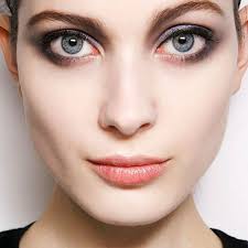 We'll show you natural looking eyeliner tips for mature eyes, hooded or droopy eyelids, eye wrinkles, poor vision, or shaky hands. How To Apply Eyeliner For Your Specific Eye Shape