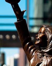 Steve cramer, president of the minneapolis downtown council, said residents notice — and miss the statue when it's not in its rightful spot on nicollet mall. 1972 Love And Hate For The Mary Tyler Moore Show Mpr News