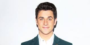 While their parents run the waverly sub station, the siblings struggle to balance their ordinary lives while learning to master their extraordinary powers. Wizards Of Waverly Place Actor David Henrie Was Reportedly Arrested For Carrying A Loaded Gun Through Lax