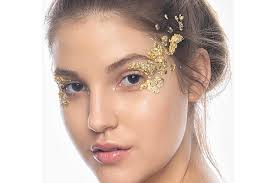gold flake eyeshadow trend be