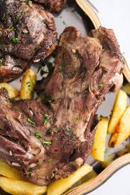 tender slow cooker lamb shoulder with