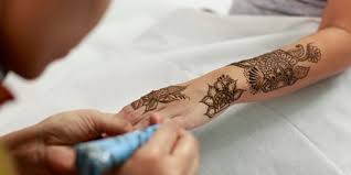 30 gambar motif henna tangan kaki pengantin simple 18 12 2019 ini adalah henna di telapak tangan cantik dan simple yang di posting pada december 18 2019 oleh roman. 4 Cara Membuat Henna Mudah Dipraktikkan Merdeka Com