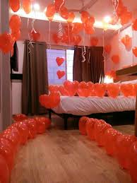 simple balloon decoration in room in