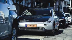 The lightyear one prototype is one such car, utilizing solar panels to top up the 60kwh battery pack. Lightyear One Auslieferung Ende 2021 Durch 48 Mio Usd Invest Gesichert Elektroauto News Net