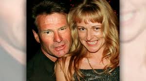 The wife of former afl player sam newman died suddenly on saturday night. Aghnb8vyf4g4vm