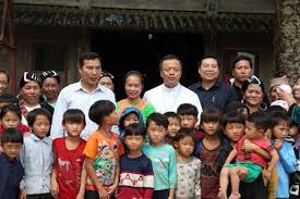 Apr 25, 2017 · the chinese language is spoken in vietnam by the chinese minority group in the country. Vietnamese Priests Reach Out To Struggling Hmong Villagers Uca News