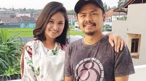 Wendi cagur pun menyampaikan doa untuk pembuat hoax tersebut. Istri Wendi Cagur Sempat Kabur Ke Makassar Minta Cerai Ini Caranya Pertahankan Rumah Tangganya Tribunnews Com Mobile