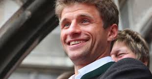 Thomas muller was born on the 13th day of september 1989 in oberbayern, germany. Thomas Muller Niedliches Video Der Papi Fahrt Jetzt Dann Gleich Los Bunte De