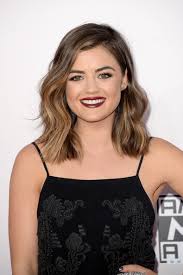 makeup lucy hale at the 2016 amas