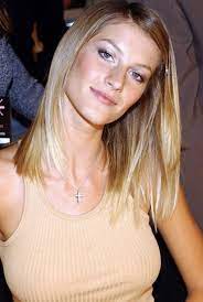 The world may still be obsessed with kate middleton's hair, but jennifer aniston has moved on. Gisele Bundchen Short Hair Style And Blonde Color Gisele Hair Gisele Bundchen Hair Blonde Color