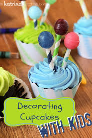 kid friendly cupcake decorating in