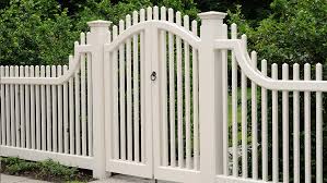 5 White Fence Ideas To Freshen Up Your