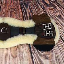 Configure your own mattes saddle pads, exercise sheets, fly veils, girths, boots and much more for amateur and professional equestrian sport. Mattes Lammfell Gurtbezug Signum Sattelservice