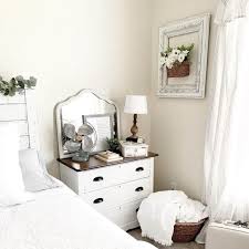 28 spectacular bedroom mirror ideas to