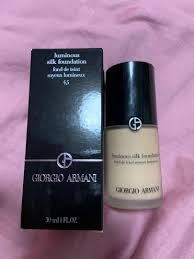 Inspired by charmeuse silk, this luminous silk foundation is rated 4.5 out of 5 by 816. Giorgio Armani Luminous Silk Foundation 4 5 Health Beauty Makeup On Carousell