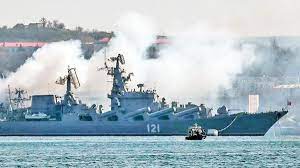 Karadeniz'e gömüldü! Rusların amiral gemisi vuruldu