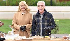 Holly marie willoughby was born on february 10, 1981, in brighton, england. Holly Willoughby Net Worth 2020 Phillip Schofield S This Morning Co Host Has Huge Salary Express Co Uk