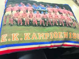 We hebben er lang op moeten wachten, maar eindelijk staat er voor het nederlands elftal weer een groot toernooi voor de deur. Marktplaats Ek Kussen Uit 1988 Nederlands Dagblad